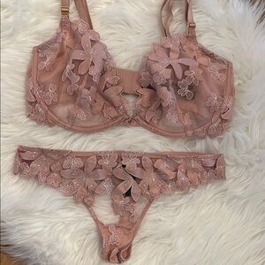 Victoria’s Secret Set 34DD (Small Bottom)